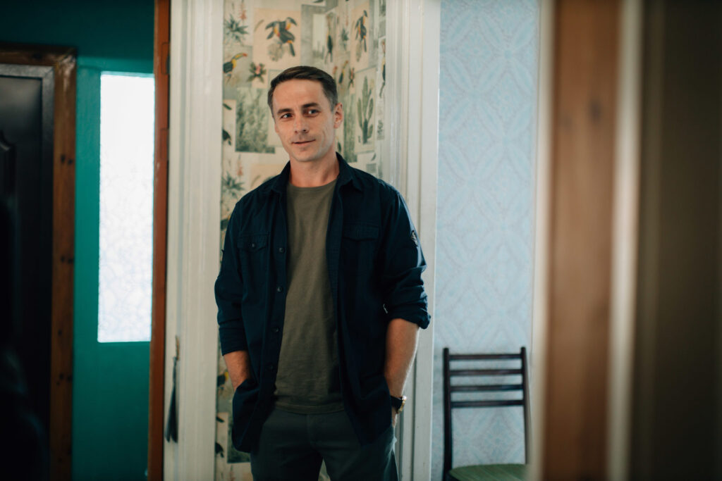 Содержание серий и сюжет сериала «Требуется мама в семью с тремя детьми» (2025), чем закончится, актеры и роли